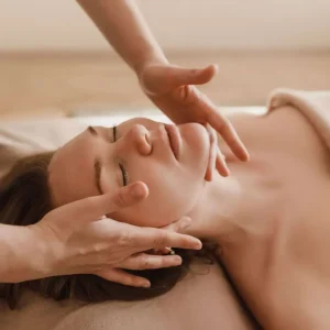 Massatge facial reafirmant a Moon Relax, Gràcia, Barcelona
